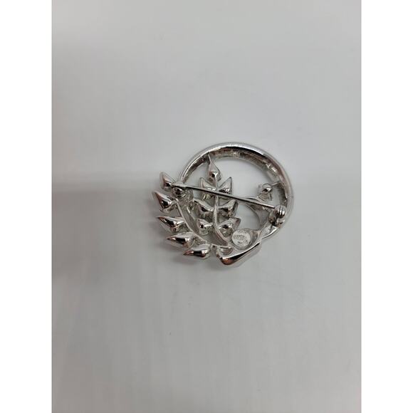 Vintage Crown Trifari 1950's Wreath Silver Rhinestone Brooch Pin Jewelry - Picture 5 of 8